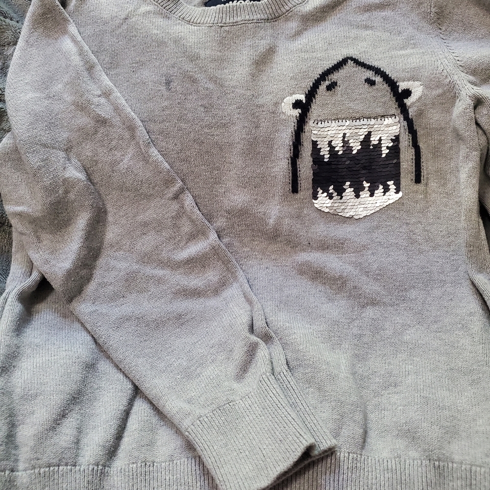 Flip sequin shark sweater size 8